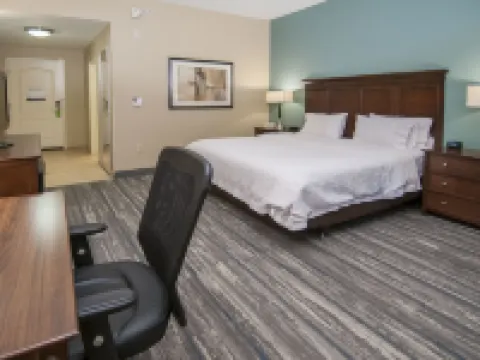 巴吞魯日艾倫港歡朋套房酒店 西巴吞魯日縣酒店