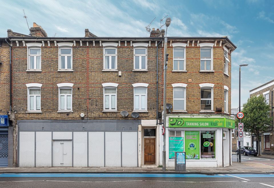 Joivy Stylish 2-Bed Flat w/ Terrace Near Battersea Park
