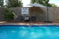 Lulu Guest Lodge - Private Pools