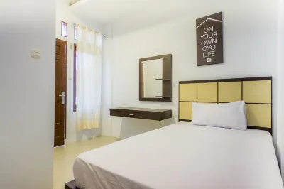 OYO Life 2354 Rose House Hotel dekat Kedai James