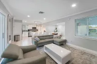 Luxurious 4-bedroom house close to HARD ROCK CASINO