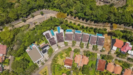 Tulip Hill View Villa 5 Bedrooms with a Private Swimming Pool Отели рядом с достопримечательностью «Wot Batu»