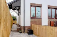 Hughes Contemporary Home in Barnstaple 반스터플 호텔