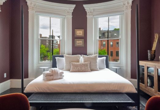 체스터 호텔의 객실 내부 인테리어 이미지