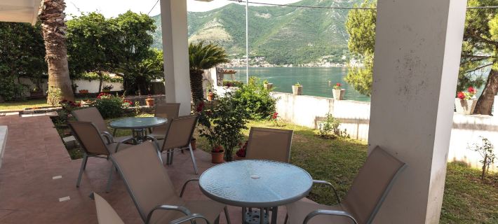 Waterfront Apartment Petrovina Ξενοδοχεία στην πόλη Dobrota