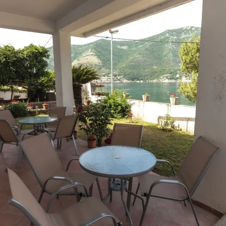 Waterfront Apartment Petrovina