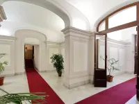 New Moon Các khách sạn gần Trung tâm mua sắm La Rinascente