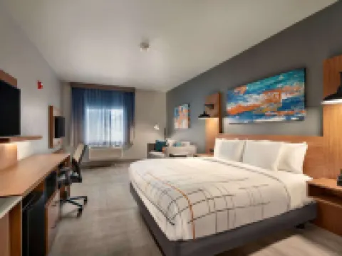 La Quinta Inn & Suites by Wyndham Springfield Hotels in Springfield