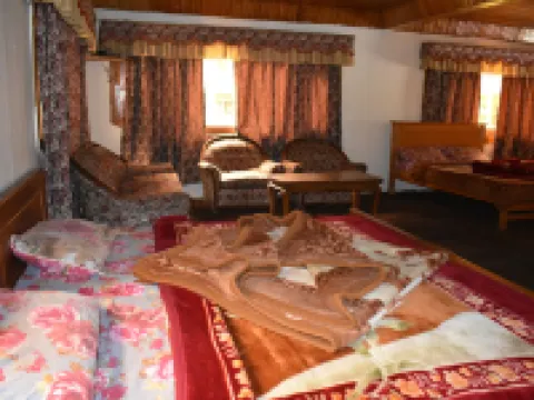Heaven Rose Hotel & Restaurant Old Hotels in Naran