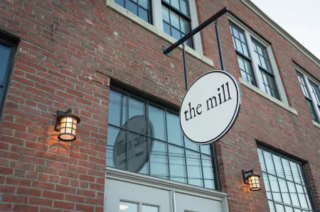 The Mill Inn Отели в г. Декстер