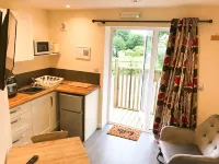 Deers Leap Sleeps 2 with Garden - Wifi