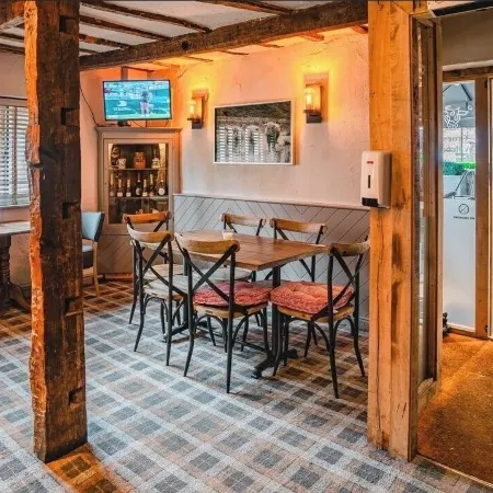 1 Bed Flat - Sleeps 2 - Parking - Wifi