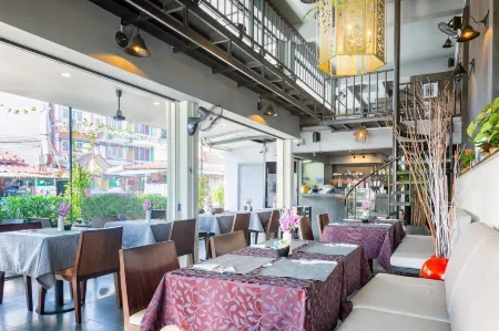 The Beach Cha am Suites Отели рядом с достопримечательностью «Simantra Private Villas»