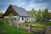 Chalupa na Fryšavě Hotels in Radesin
