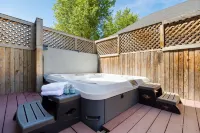 The Magnolia House in Old Town - Private Hot Tub