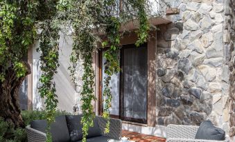 Gated Community Home, Parking, Pool, Tennis Court