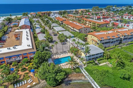 Tradewinds Beach Resort Отели в г. Брадентон Бич