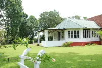 The Bungalow at Pantiya Estate Các khách sạn gần Sri Sudharmaakara Vihaaraya Diyagama