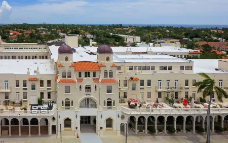 Tropicals of Palm Beach Отели в г. Палм-Бич