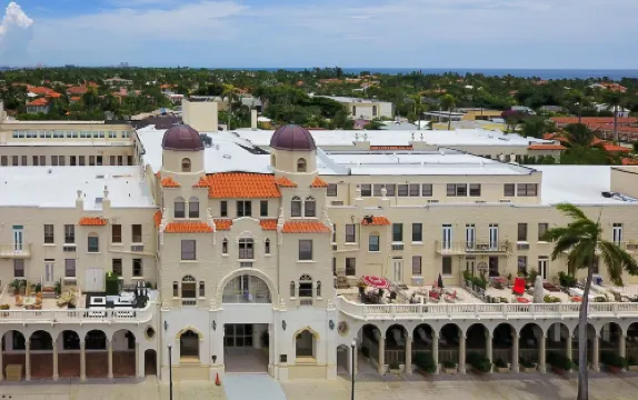 棕櫚灘熱帶公寓