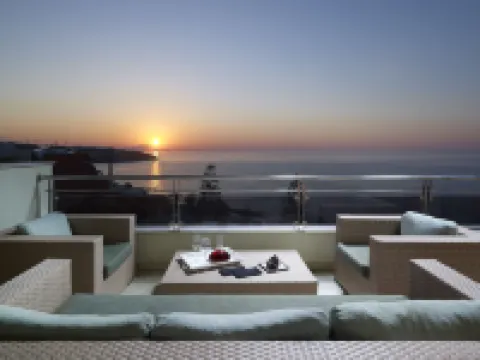 Macaris Suites & Spa