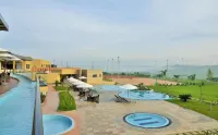 Mantis Epic Hotel & Suites - Pool