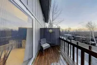 Location off Stratton Mt Rd! Spacious Pet & Family Friendly Townhouse: 5 BR/3BA