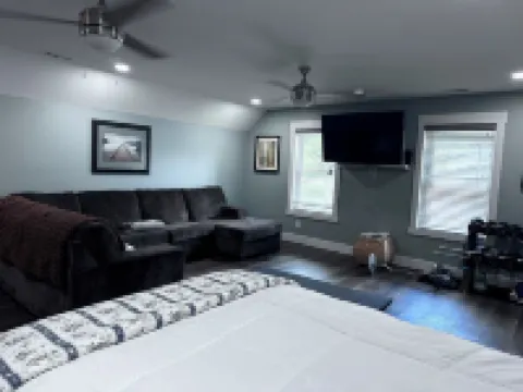 Beautiful Lake House with Private Sandy Beach, Hot Tub, Kayaks, 5 Beds, 5 Bath