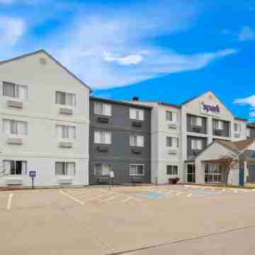 Spark by Hilton Moline Quad Cities Hotel Exterior