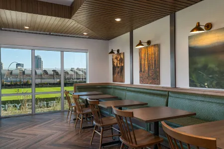 Fairfield Inn & Suites St. Louis Downtown Отели рядом с достопримечательностью «The Gateway Arch»