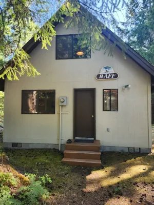 Cozy Rustic Private Packwood Cabin
