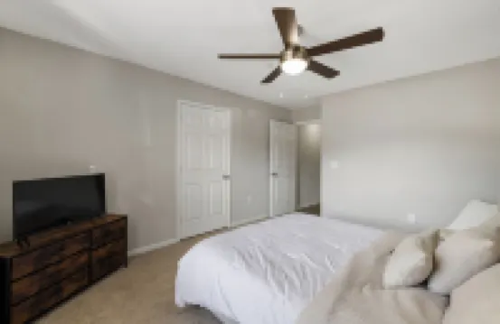 Modern 3Br  Near Uga & Sanford Stadium, Pool + Gym and Hospitals