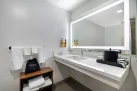 Best Western Plus Newport Mesa Inn Hotel di Costa Mesa