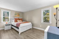 Seaside Retreat - WiFi, Beach Access, Central Location Hotel a Hyannis