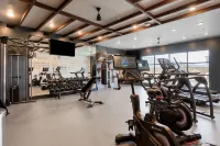 Luxurious Amenities and Modern Comfort - Stylish Dallas Escape