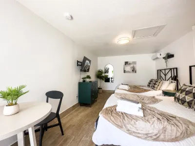 Pristine Pool and Mini Golf - Stylish Coastal Retreat فنادق في Largo
