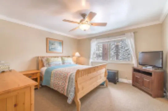 Bright Living Space and Enclosed Deck - Charming Lake Retreat