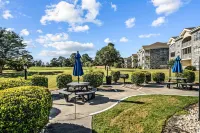 Spacious Condo with Golf Course and Pond Views - Charming Retreat Hotels in Horry County