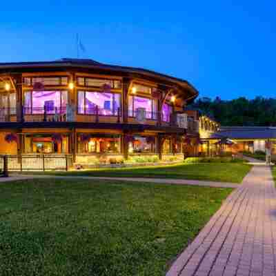 Le Manoir du Lac DeLage Hotel Exterior