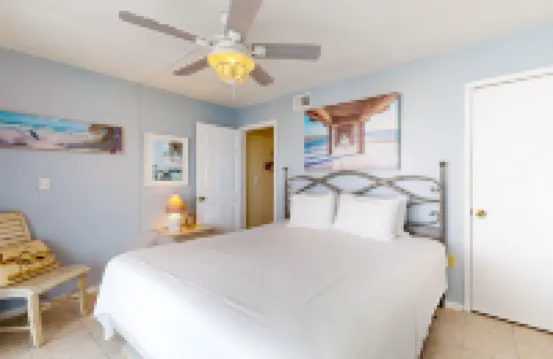 6th-floor condo with pool, central A/C, free WiFi, balcony, & views