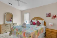 Serene 4 Bed Home with Lake and Conservation Views