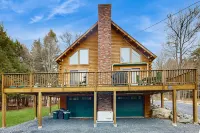Charming home with pool table, foosball & HOA beach/dock on Moosehead Lake