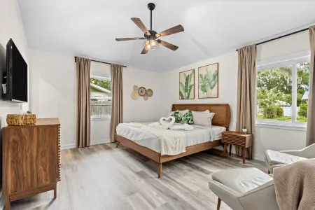 Spacious Heated Saltwater Pool and Arcade Entertainment - Inviting Oasis Отели рядом с достопримечательностью «Запад Гейт»