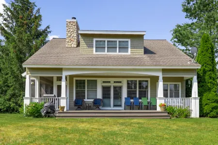 Spacious Kitchen and Cozy Fireplace - Delightful Family Haven