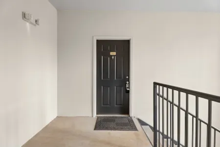 Sparkling Pool and Scenic Trails - Tranquil Oasis Retreat