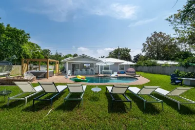 Cozy Retreat - WiFi, Fire Pit, Relaxing Patio Hotels near Neptune Beach