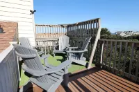 Saltwater Pool and Hot Tub Oasis - Beautiful Escape
