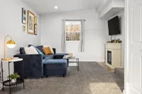 Cozy Living Room and Sheltered Patio Retreat - Charming Modern Escape Hotels in Peoria Heights