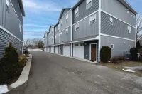 *NEW* The Marina 3BD Townhome Downtown Beaches Wineries