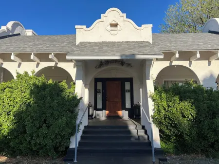 The Palace with private hot tub, sauna & fitness room.